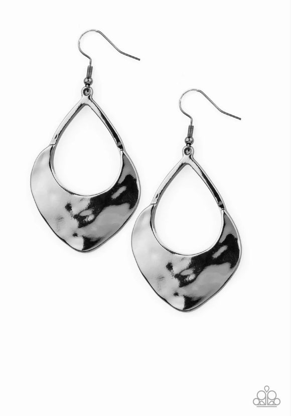 Dig Your Heels In- Black Earring